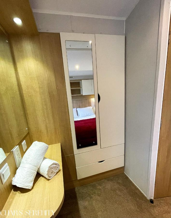 Lovely Holiday Home At Lyons Caravan Park! Prestatyn Exteriér fotografie